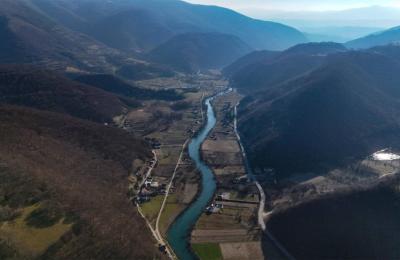 Zemljište sa dva objekta / Rijeka Pliva - Jezero Đol