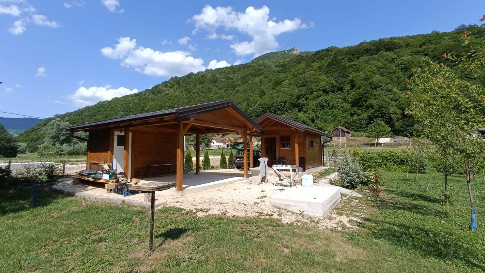 Zemljište sa dva objekta / Rijeka Pliva - Jezero Đol