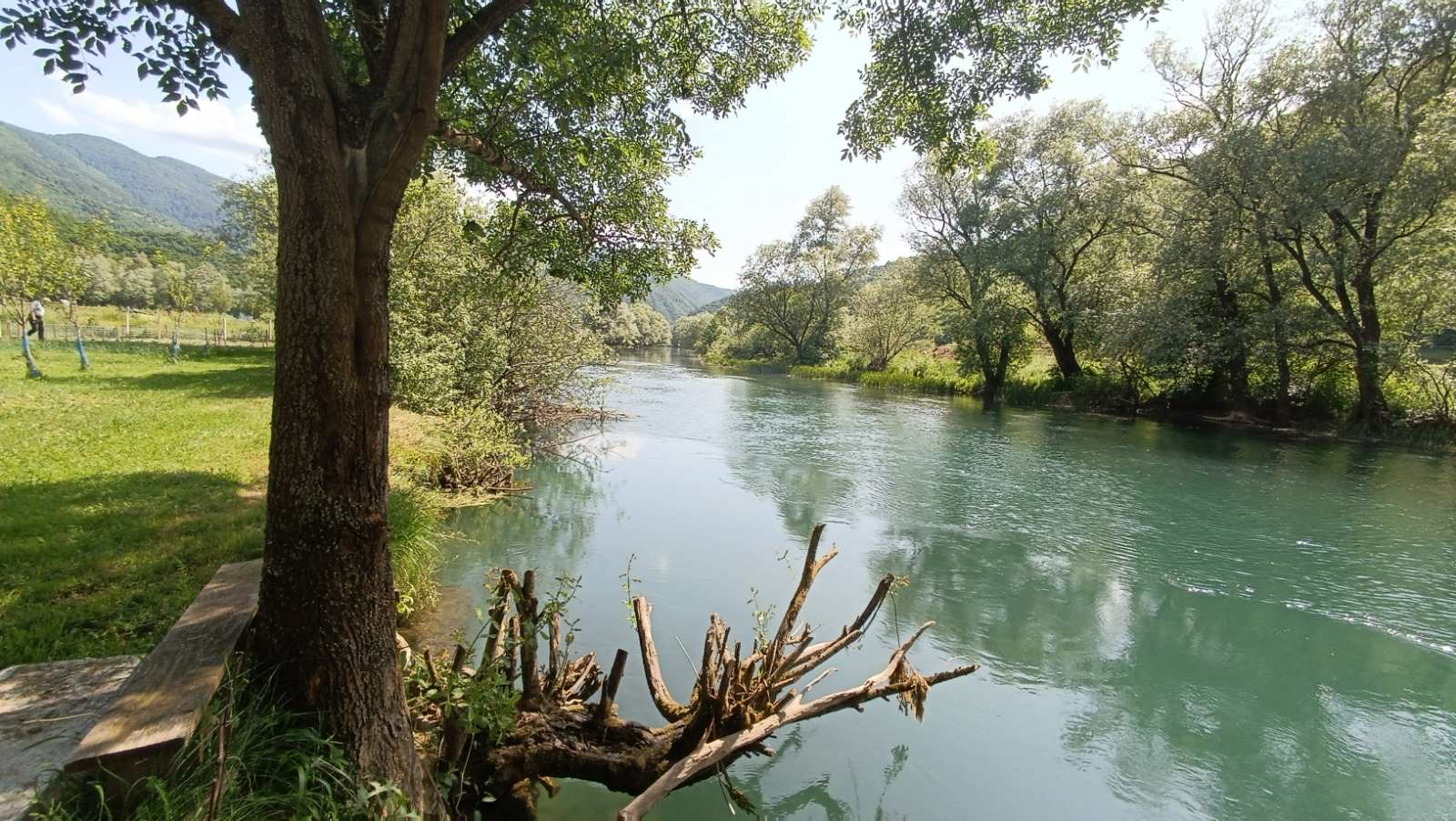 Zemljište sa dva objekta / Rijeka Pliva - Jezero Đol