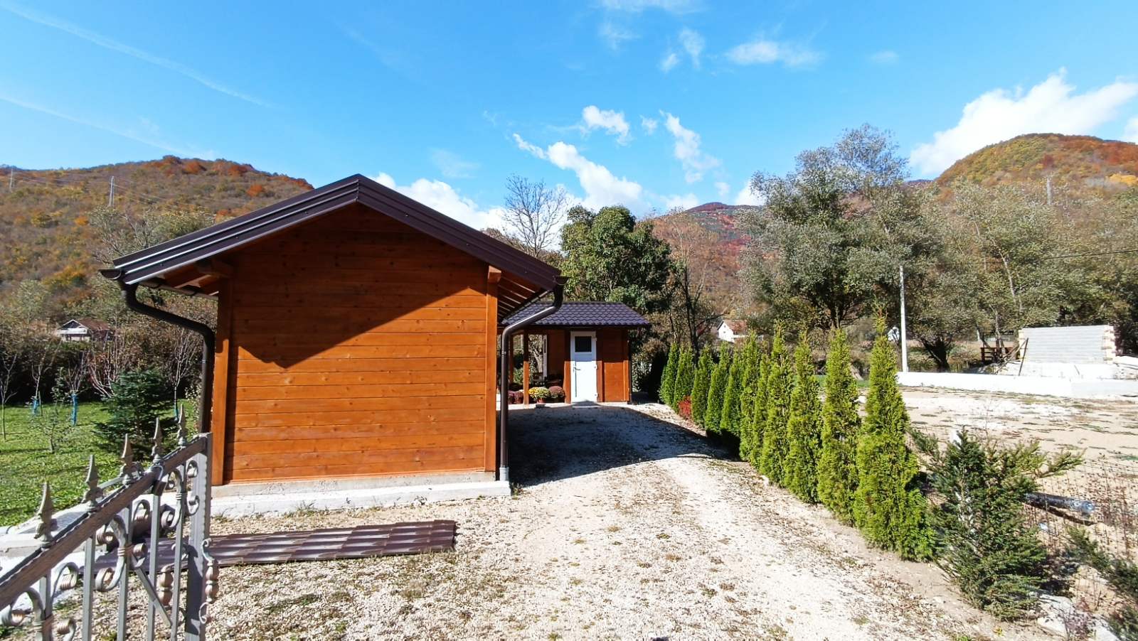 Zemljište sa dva objekta / Rijeka Pliva - Jezero Đol