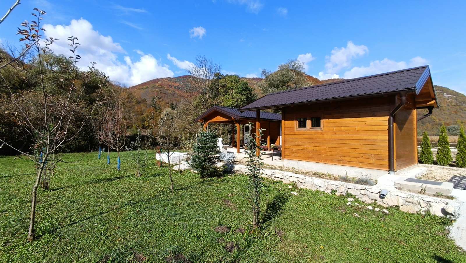 Zemljište sa dva objekta / Rijeka Pliva - Jezero Đol