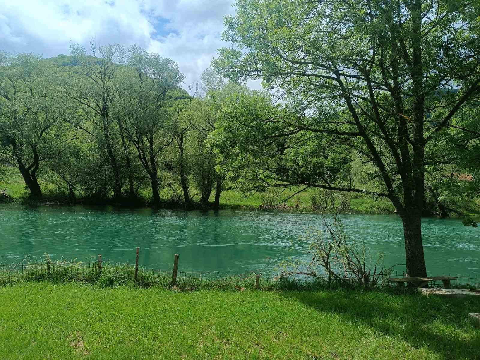 Zemljište sa dva objekta / Rijeka Pliva - Jezero Đol