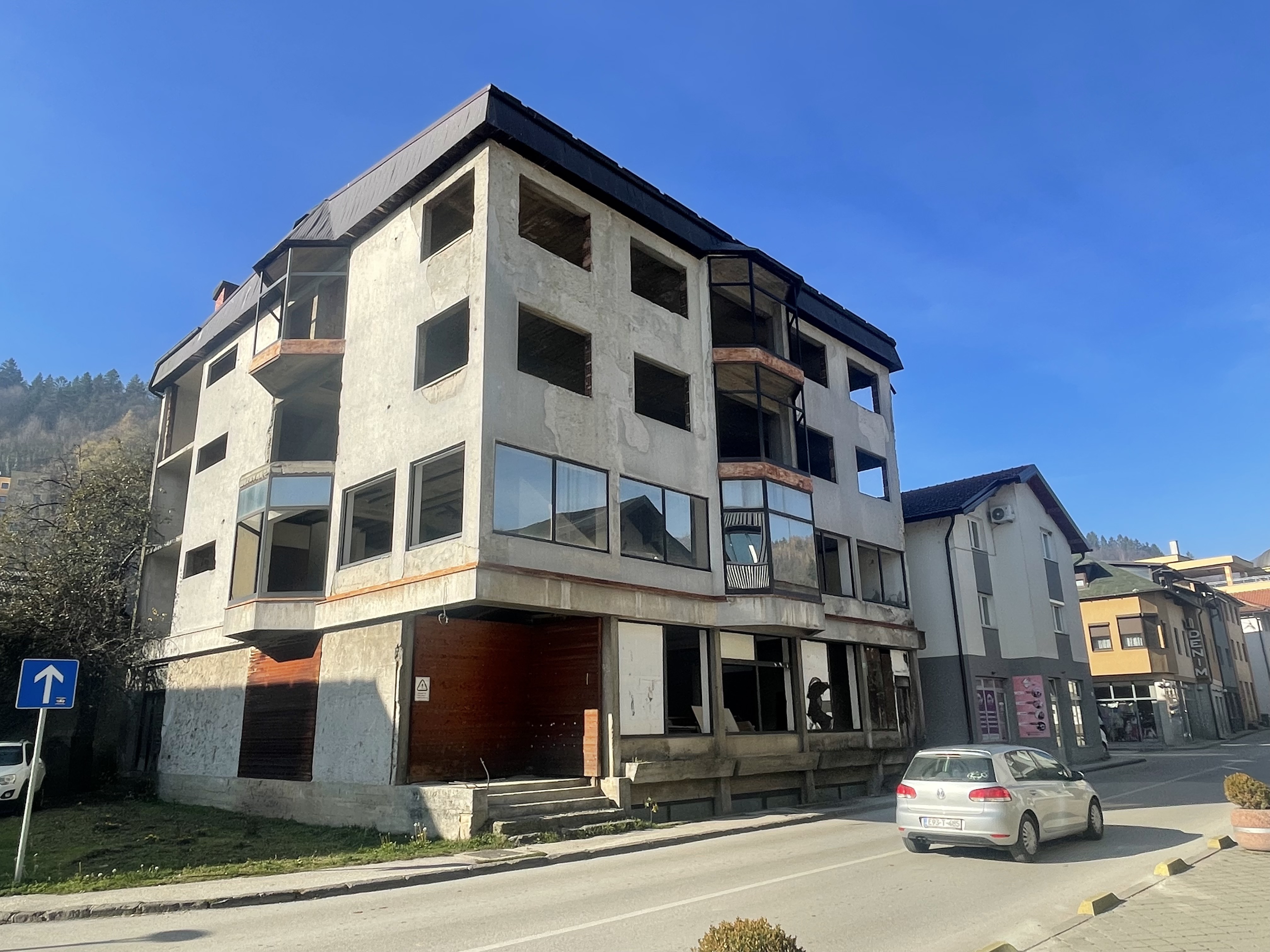 Prodajem suvlasništvo u stambeno-poslovnoj zgradi u centru Fojnice