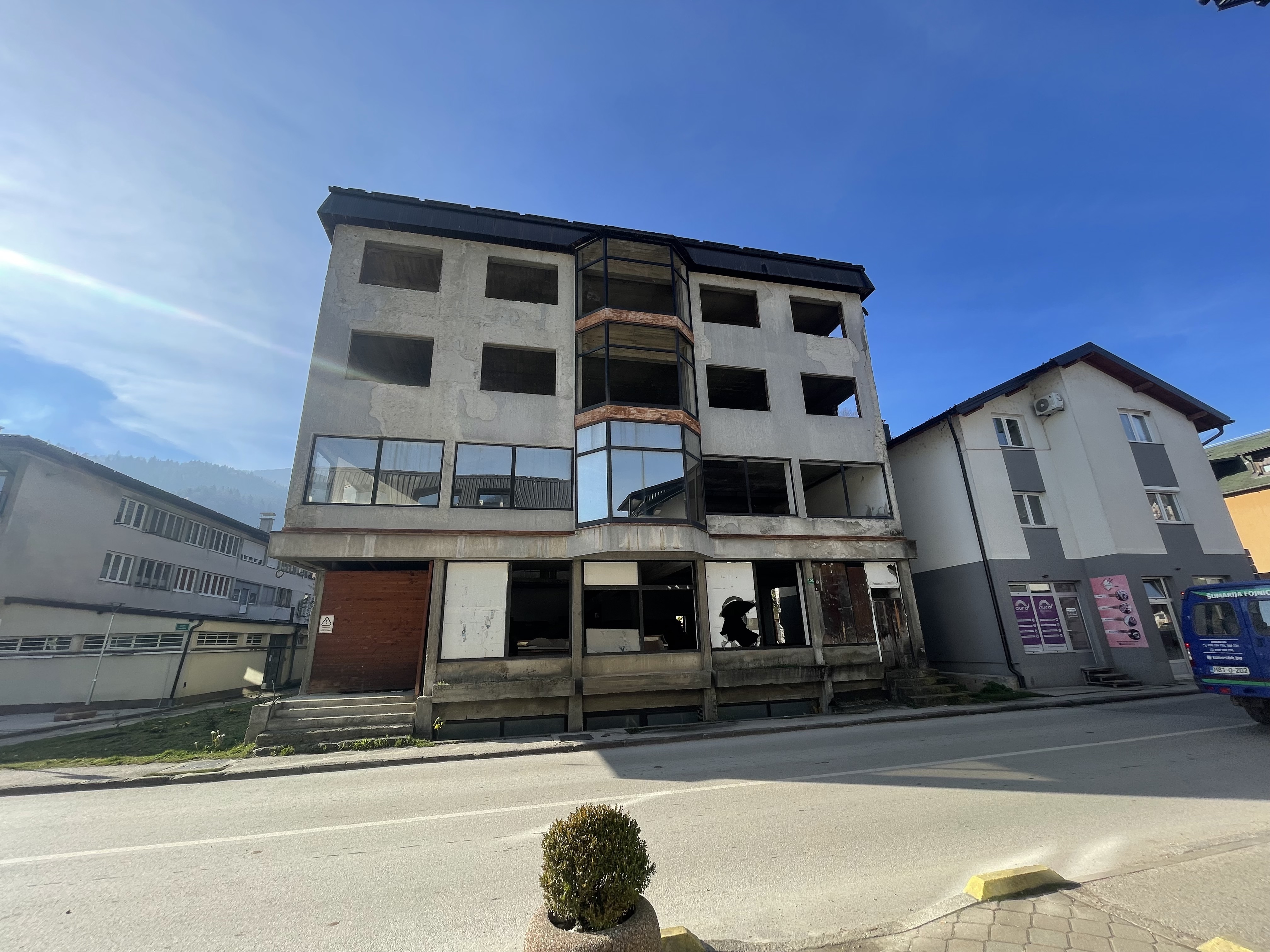 Prodajem suvlasništvo u stambeno-poslovnoj zgradi u centru Fojnice