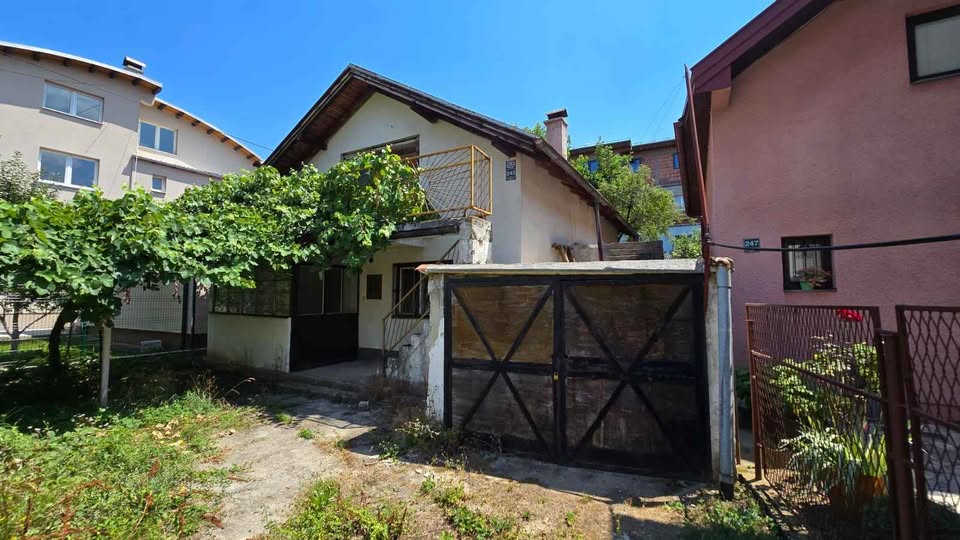 Na prodaju kuća s okućnicom u ulici Kasindolska, Stup, Općina Ilidza