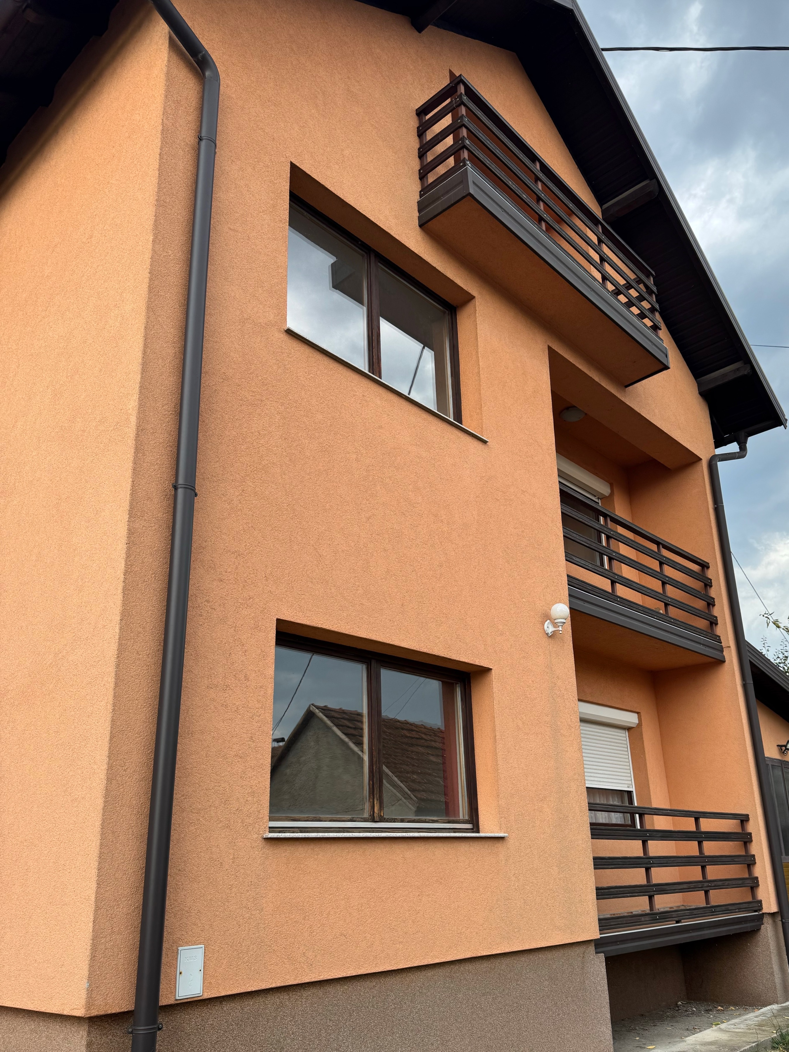 Kuća sa garažom i voćnjakom – Odžak, 5 min od centra