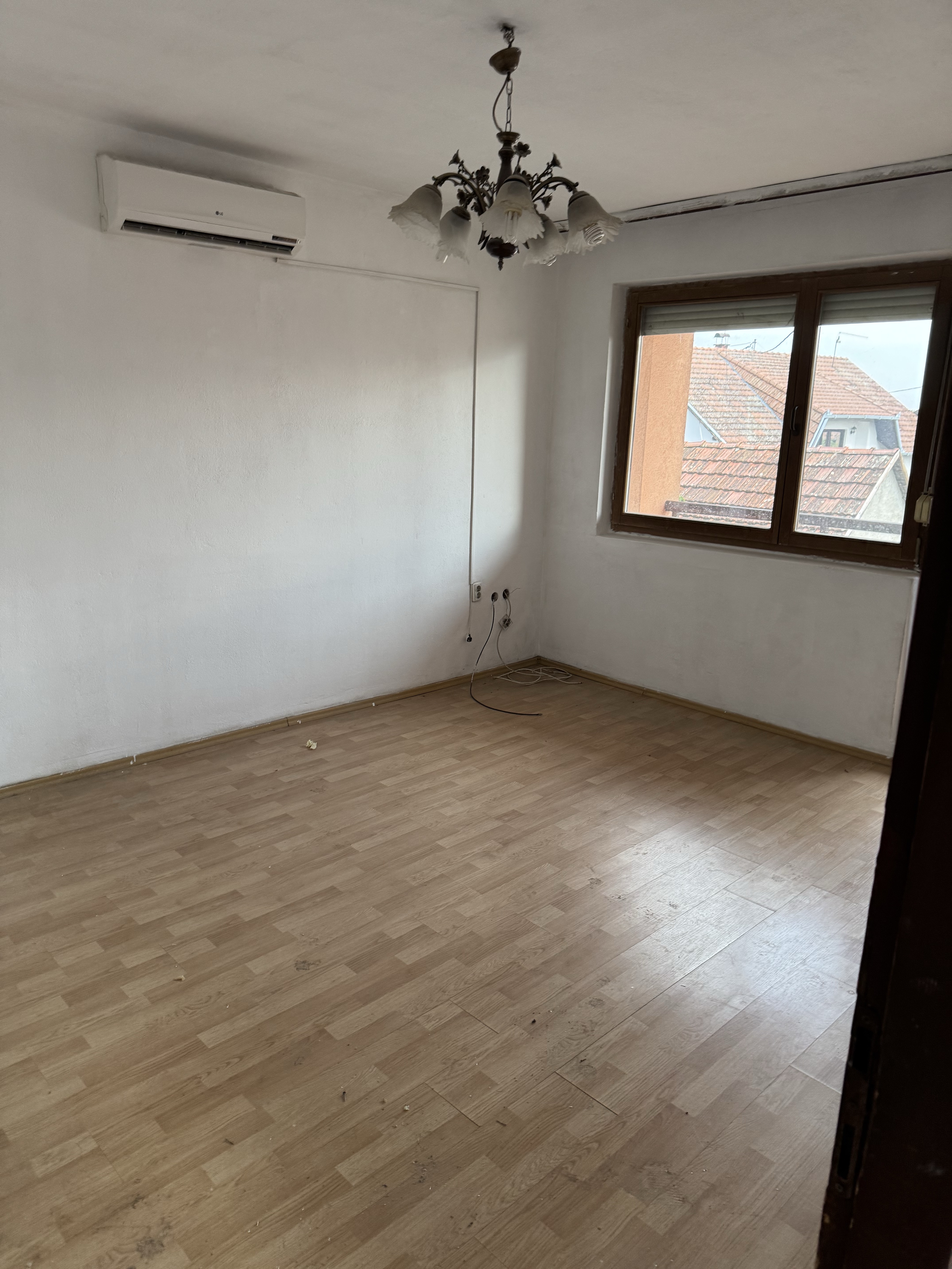 Kuća sa garažom i voćnjakom – Odžak, 5 min od centra