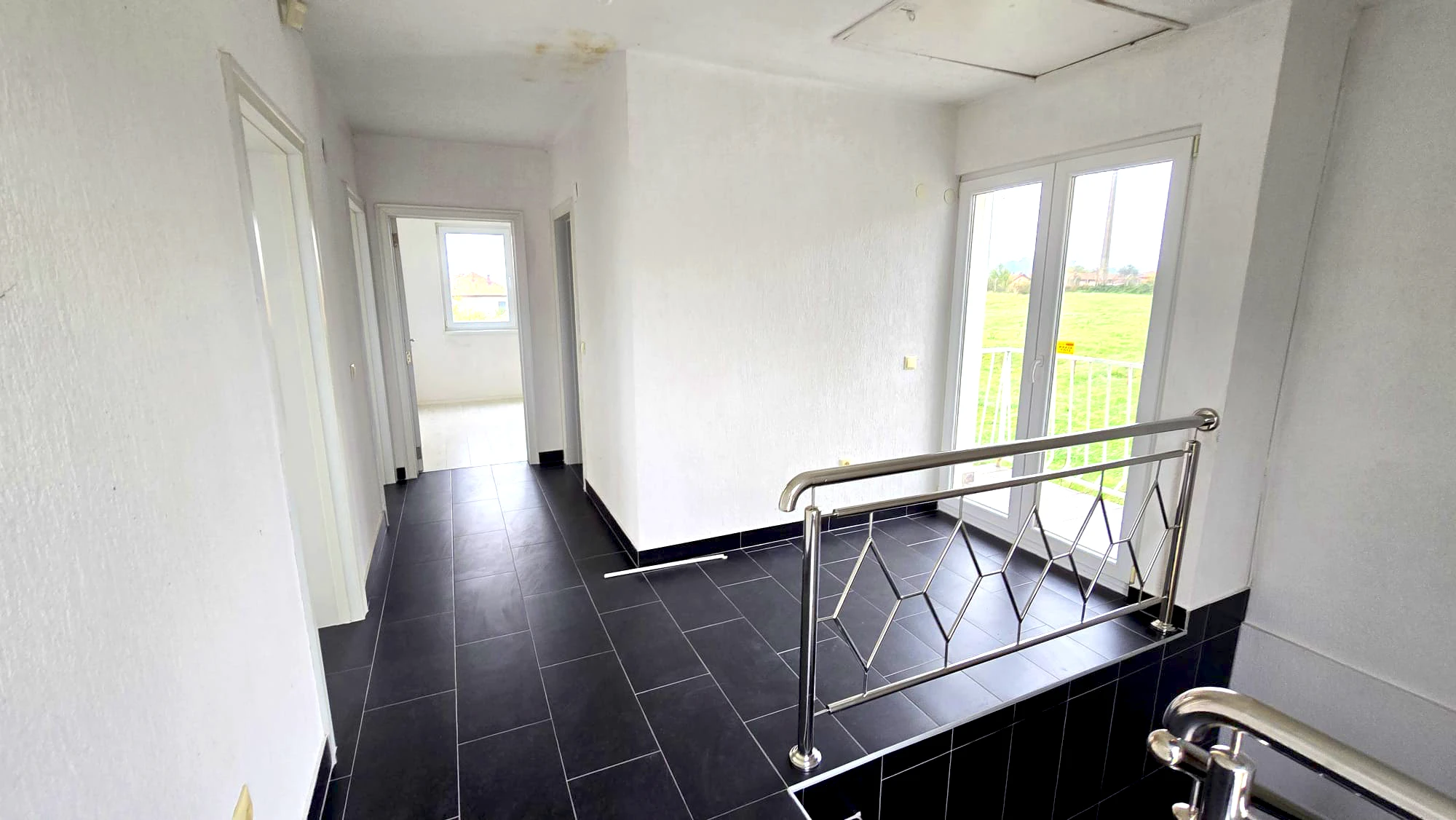 Prostrana kuća na Grlici, naselje Hlapćevići, Moštre kod Visokog - 210m²