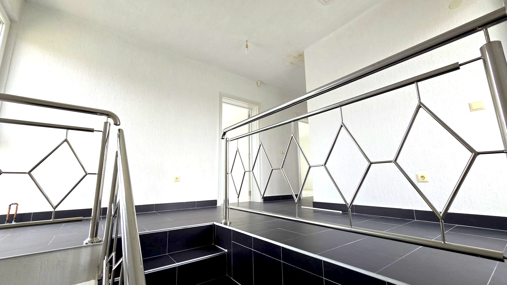 Prostrana kuća na Grlici, naselje Hlapćevići, Moštre kod Visokog - 210m²